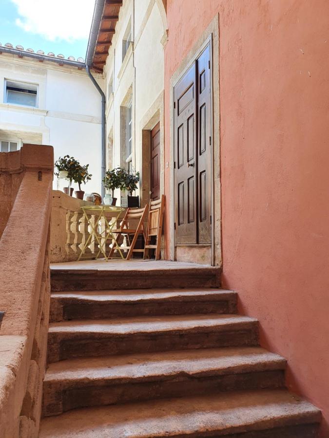 Au Coeur Du Centre Historique - Immeuble Classe - Terrasse - Climatise Nîmes Exterior foto