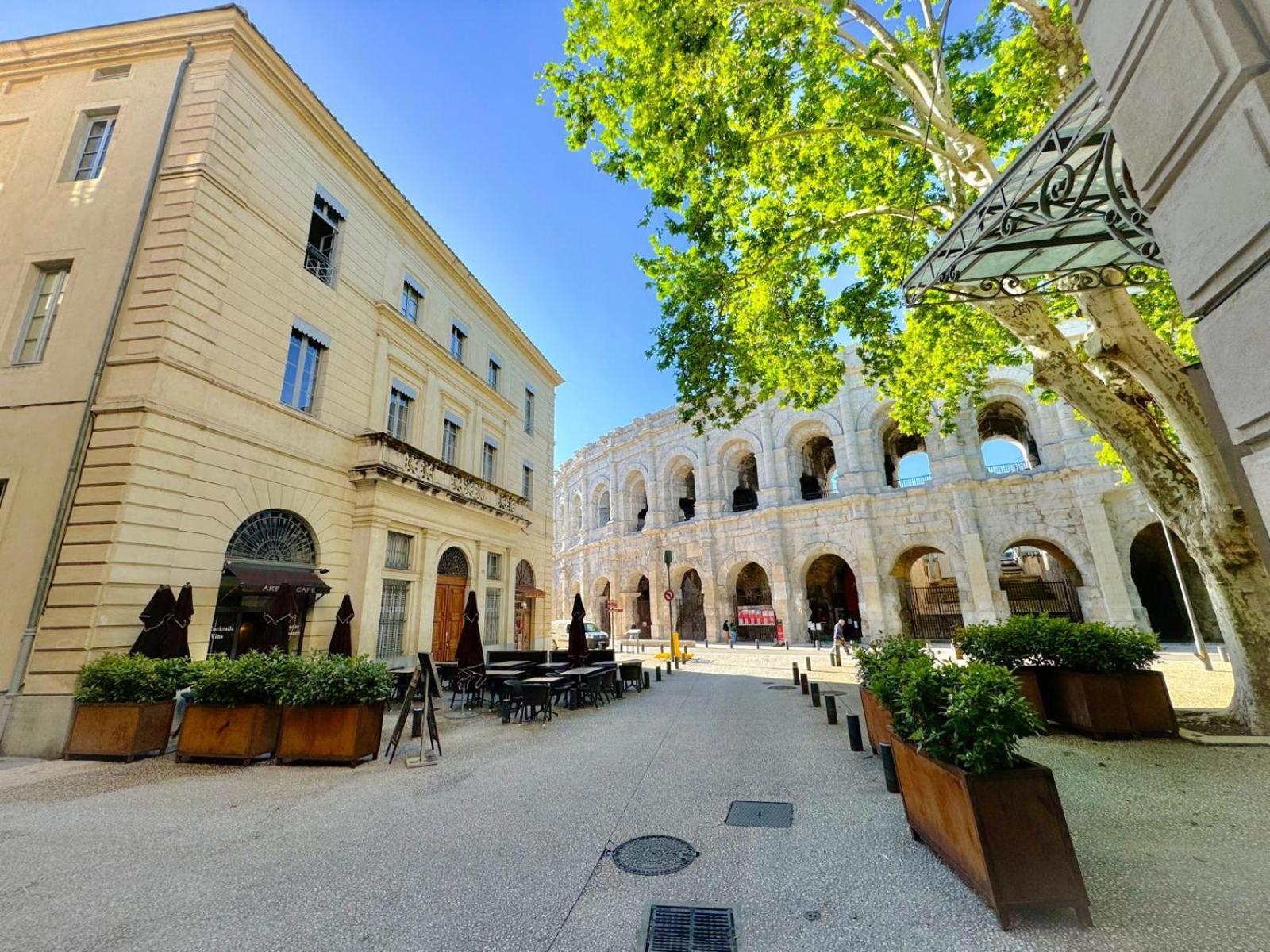Au Coeur Du Centre Historique - Immeuble Classe - Terrasse - Climatise Nîmes Exterior foto